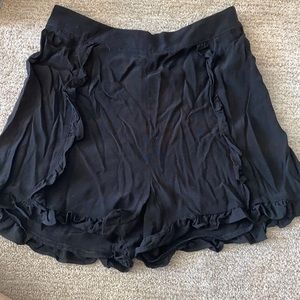 SUNDAY BEST RUFFLE SHORTS